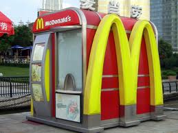 “ماكدونالدز” تحذّر موظفيها من تناول الوجبات السّريعة !