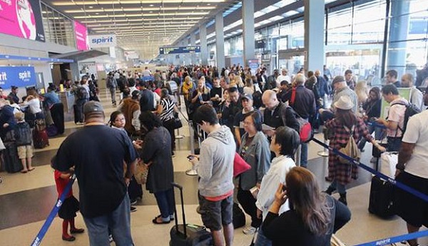 إلغاء 500 رحلة جوية في مطارات شيكاغو
