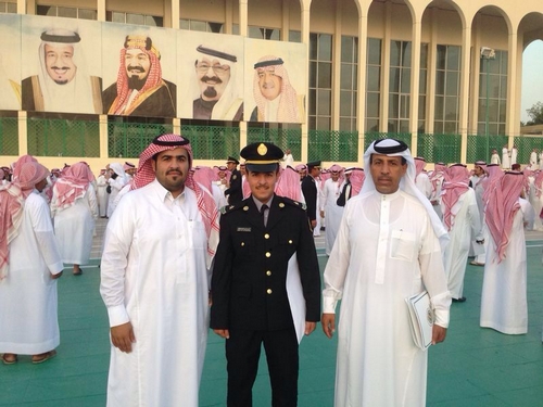 الملازم “رائد الضفيان” يحتفل بتخرجه من كلية الملك خالد العسكرية