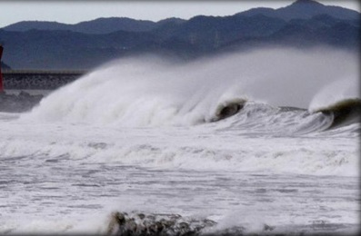 اليابان تحذّر من موجة تسونامي بعد زلزال شرق البلاد