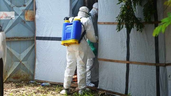 “الصحة العالمية” تطالب الدول المنكوبة بـ”إيبولا” فحص المسافرين