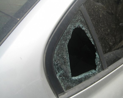 عصابة تكسير زجاج السيارات في قبضة الأمن بجدة