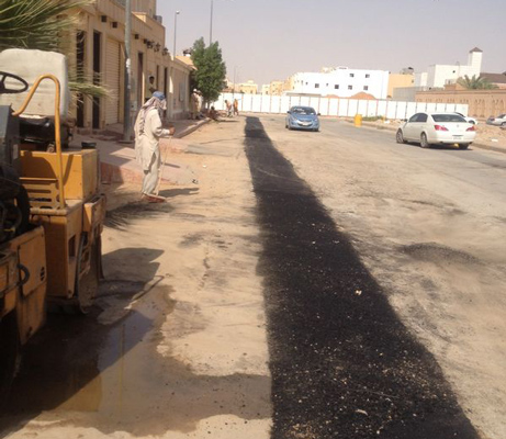 البدء في سفلتة حفريات مشروع الاتصالات في مؤنسية الرياض