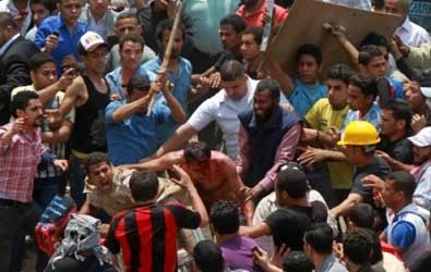 جرحى في اشتباكات بين مؤيدين ومعارضين لمرسي
