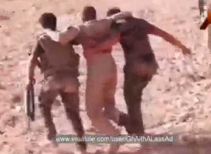بالفيديو.. سقوط طوافة توزع مساعدات على متنها نائبة عراقية