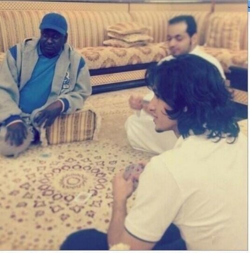 ماجد عبدالله وخالد الغامدي يلعبان “البلوت”