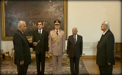 وزراء الحكومة المصرية الجديدة يؤدون اليمين الدستورية