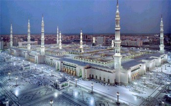 أكثر من نصف مليون مصلٍ الليلة في المسجد النبوي