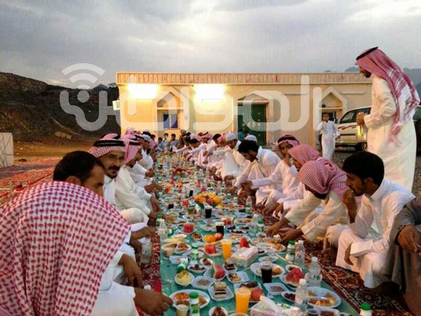 نادي “ثانوية أبي طالب” يقيم حفل “إفطار صائم”