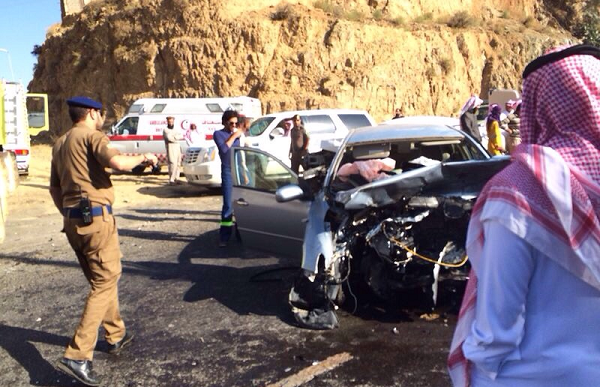 بالصور.. حادث مروع يصرع مواطنين ويصيب ثالثاً في الباحة