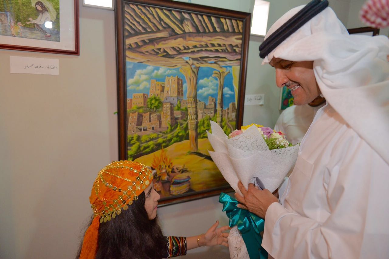 سلطان بن سلمان يمتدح الأعمال التشكيلية بمعرض جمعية الثقافة والفنون بأبها