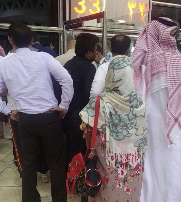 معاناة المسافرين مستمرة.. رحلة #الخطوط_السعودية من الرياض لجدة تتأخر أكثر من ٣ ساعات و30 دقيقة !
