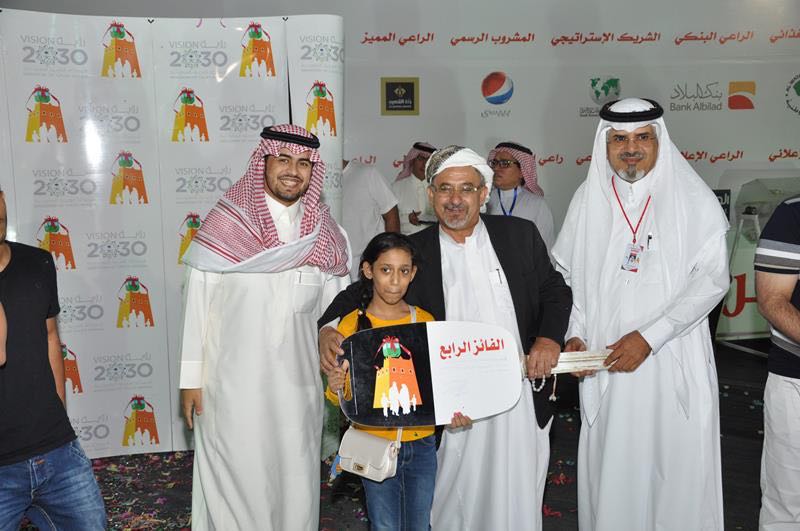 طفلة يمنية تفوز بالسيارة الرابعة في مهرجان التسوق