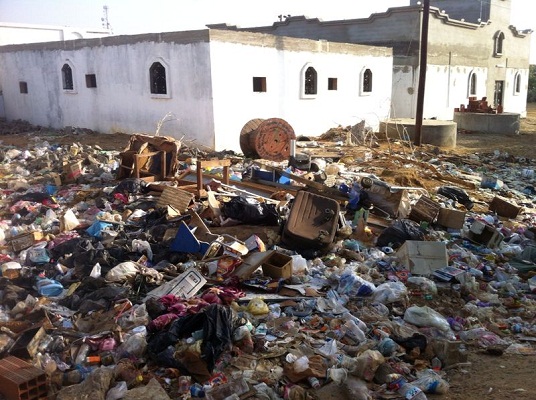 النفايات تغرق حياً سكنياً في المظيلف