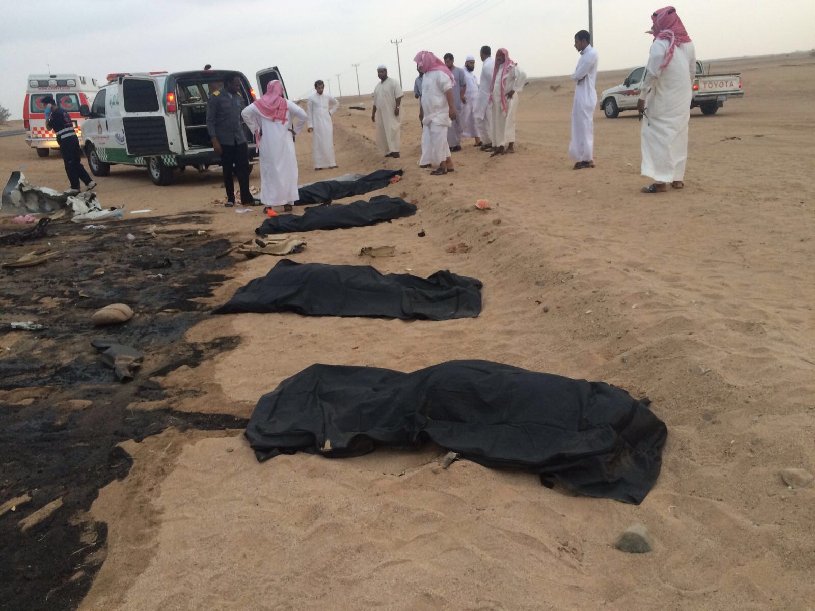 حادث مأساوي .. تفحم  6 أشخاص على طريق الساحل مكة -جيزان