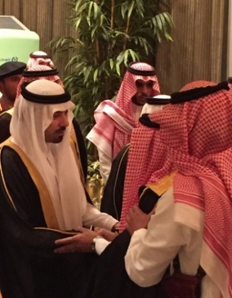 بالصور ..أمير مكة يستقبل المعزين في وفاة الملك عبدالله