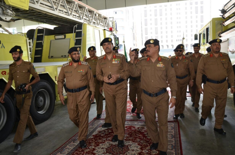 بالصور .. الفريق العمرو يتفقد استعدادات الدفاع المدني بالمدينة المنورة