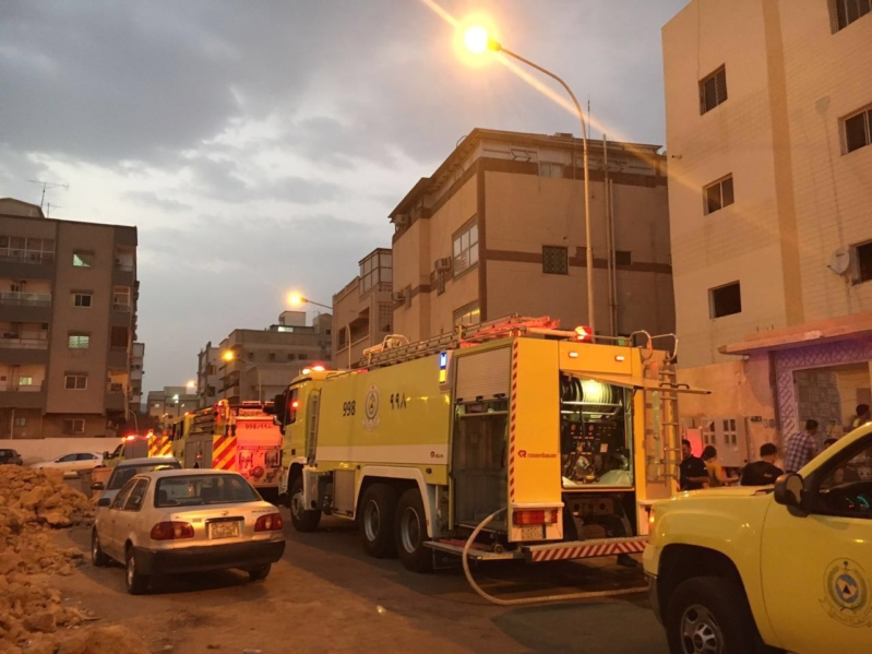 بالصور .. عبث أطفال يتسبب بحريق مبنى وإصابة شخصين بالمدينة المنورة