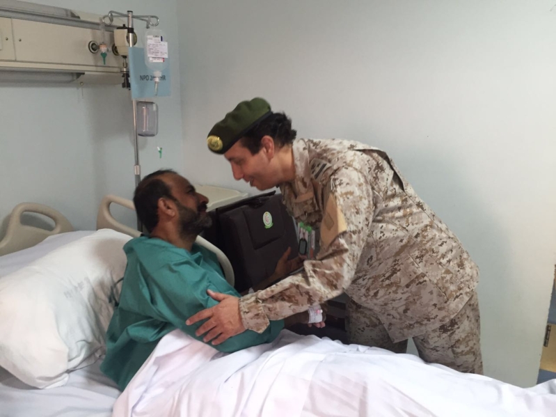 مدير مستشفيات القوات المسلحة بالجنوب يعايد المصابين والمرضى المنومين
