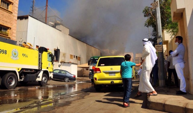 مدني مكة يكشف تفاصيل السيطرة على حريق بـ”سوبر ماركت”