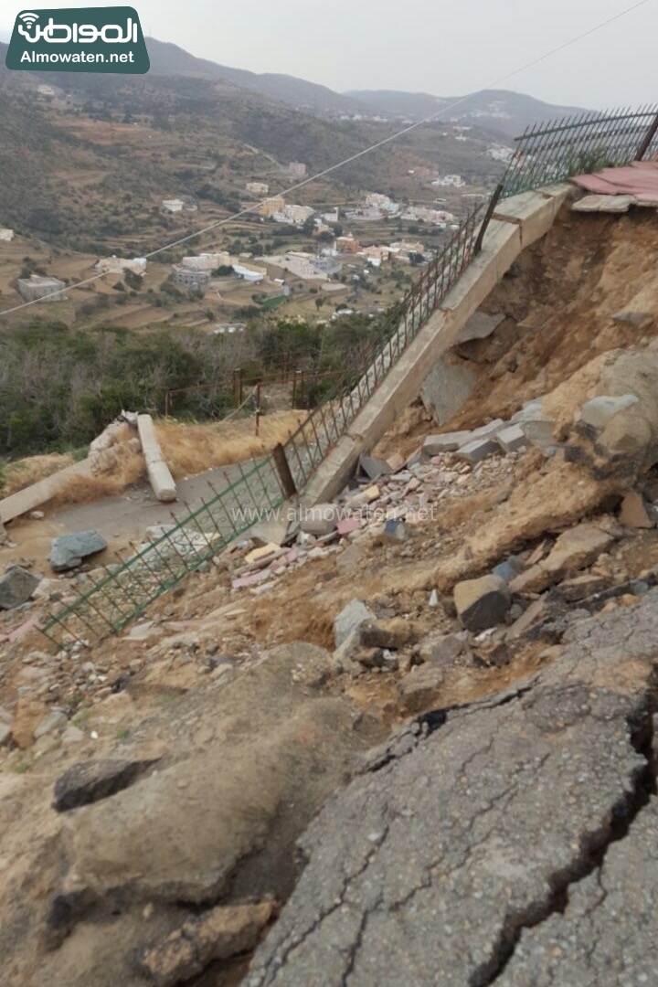 انهيار جزئي يهدد مرتادي متنزه جبل خلقة