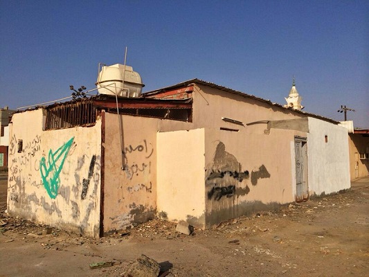 بالصور.. مسجد متهالك البنيان يهدد المصلين في القنفذة
