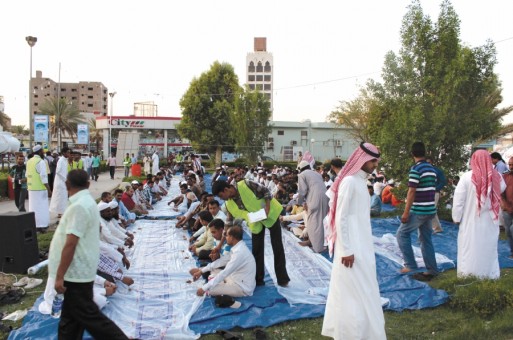 في حائل.. الشباب يتسارعون لخدمة الصائمين