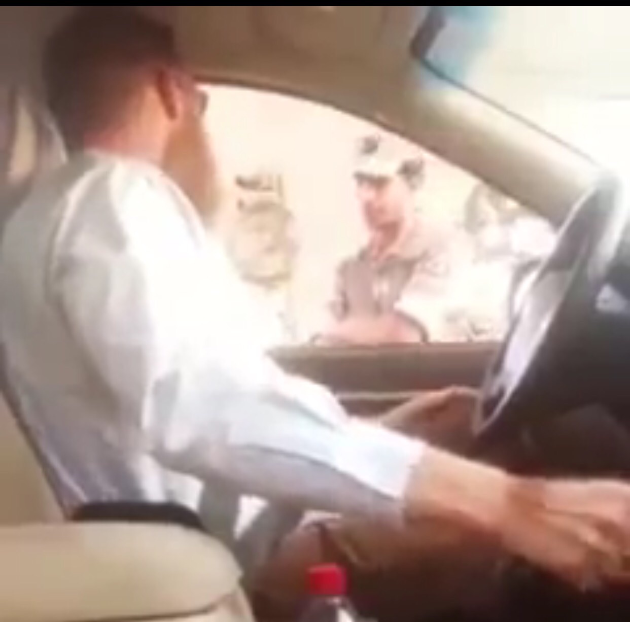 شرطة #الرياض تقبض على مقيم تهكم وسخر من رجل أمن