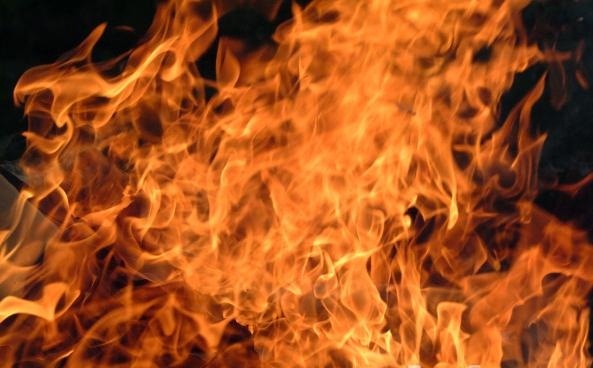 الهلال الأحمر ينفي وقوع إصابات في حريق صالة أفراح بالطائف