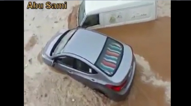 #تيوب_المواطن :  موظفو شركة بمكة في حالة ذهول من السيول