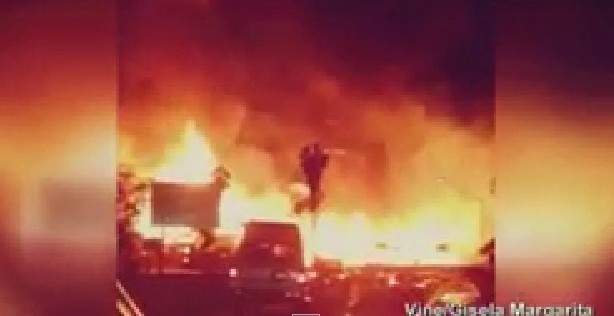 #تيوب_المواطن :    حريق ضخم يضيء سماء لوس أنجلوس