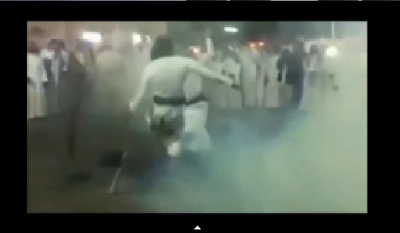 #تيوب_المواطن :شاب سعودي يصيب نفسه عن طريق الخطأ في حفل زواج!