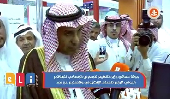 وزير التعليم د. عزام الدخيّل يقوم بدور المذيع