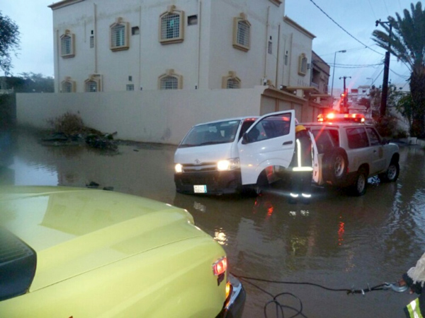 إنقاذ 6 معلمات علقت مركبتهن بقرية بني عامر ببلجرشي
