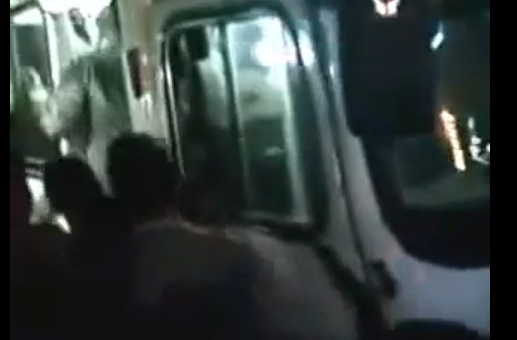 بالفيديو.. سائق حافلة مصري يسلم ركابه للشرطة!