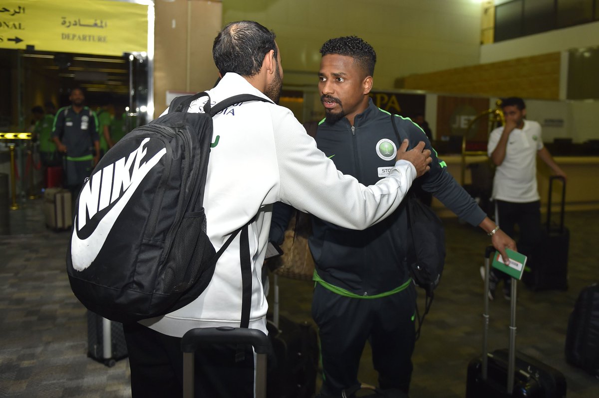 بالصور.. لاعبو الأخضر يصلون الرياض من مدينة البصرة