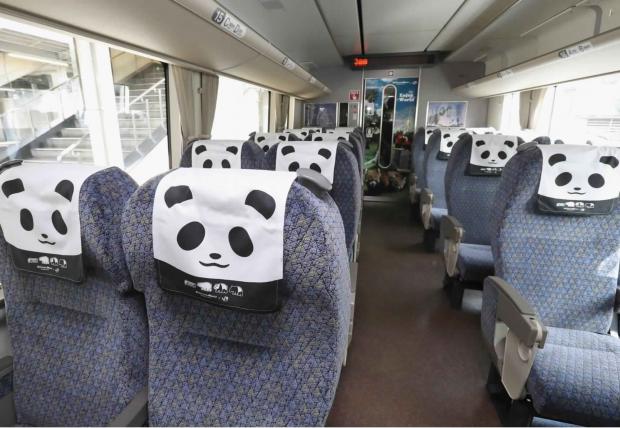 بالصور.. اليابان تدشن قطار الباندا السريع