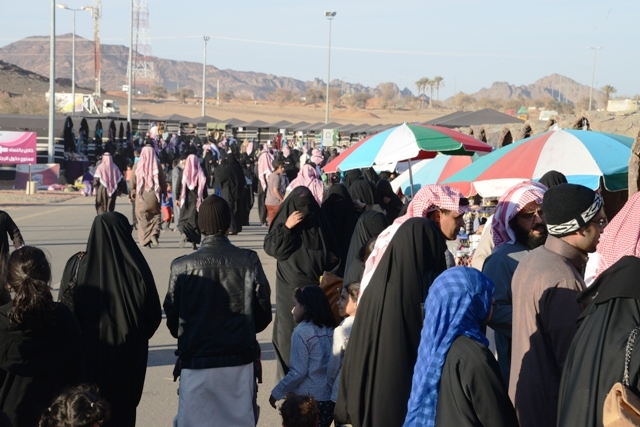 الأجواء المعتدلة تزيد إقبال الزوار على “صحراء حائل”