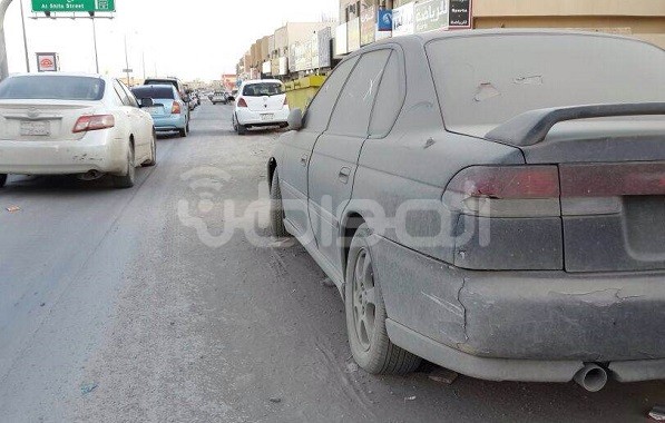 بالصور.. مركبات مهجورة تشوه المنظر بشوارع الرياض