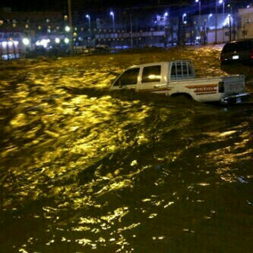 فلقي: محايل عسير تغرق والأجهزة الحكومية غائبة