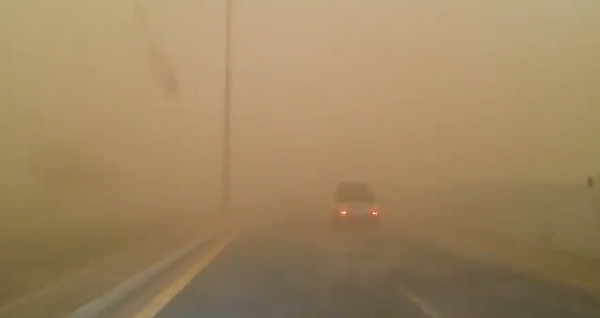 بالفيديو: شاهد عاصفة رملية تحجب الرؤية بمكة
