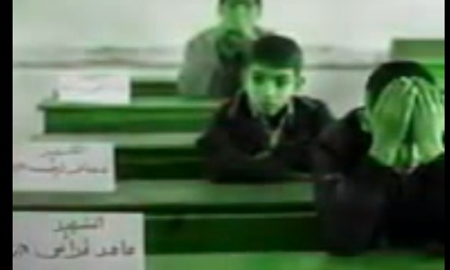 بالفيديو.. شاعر يخاطب معلم شهداء سوريا!
