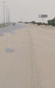 الرمال الزاحفة تغلق طريق مطار الدمام جزئياً