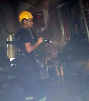 “مدني محائل” يخمد حريقاً في منزل من (3) أدوار ولا إصابات