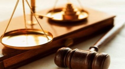 المحكمة الجزائية تصدر أحكاماً بإدانة 4 متهمين بالسجن والمنع من السفر خارج البلاد