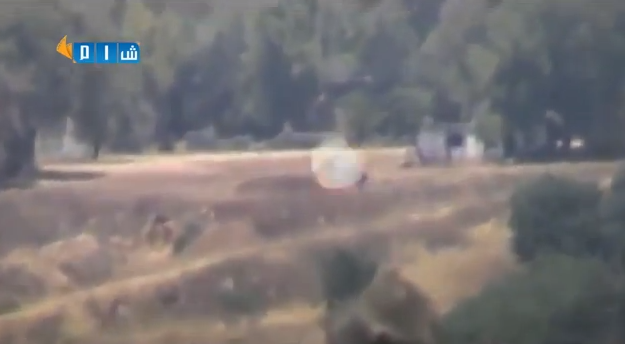 بالفيديو.. قوات الأسد تقصف مصوراً في الرستن