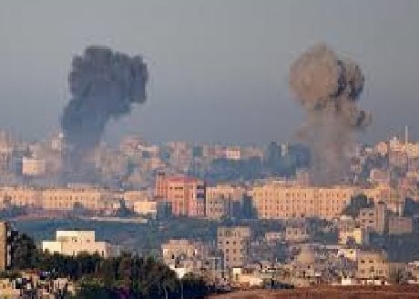 إسرائيل تقصف المخابرات الفلسطينية في “غزة”