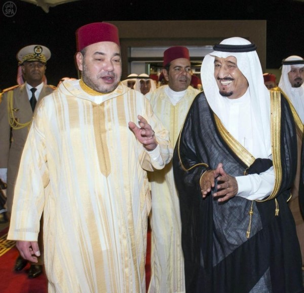 ولي العهد يستقبل ملك المغرب بمطار جدة