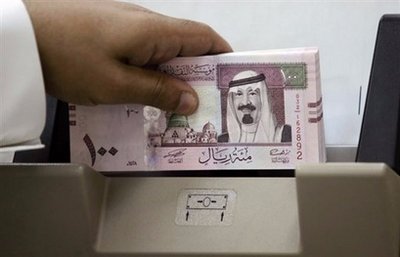 سعودي يحتال على 240 عامل بـ”نقل الكفالة”