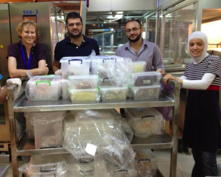 “مطبخ العائلة” يقدم طعام الفنادق للفقراء في العاصمة الأردنية